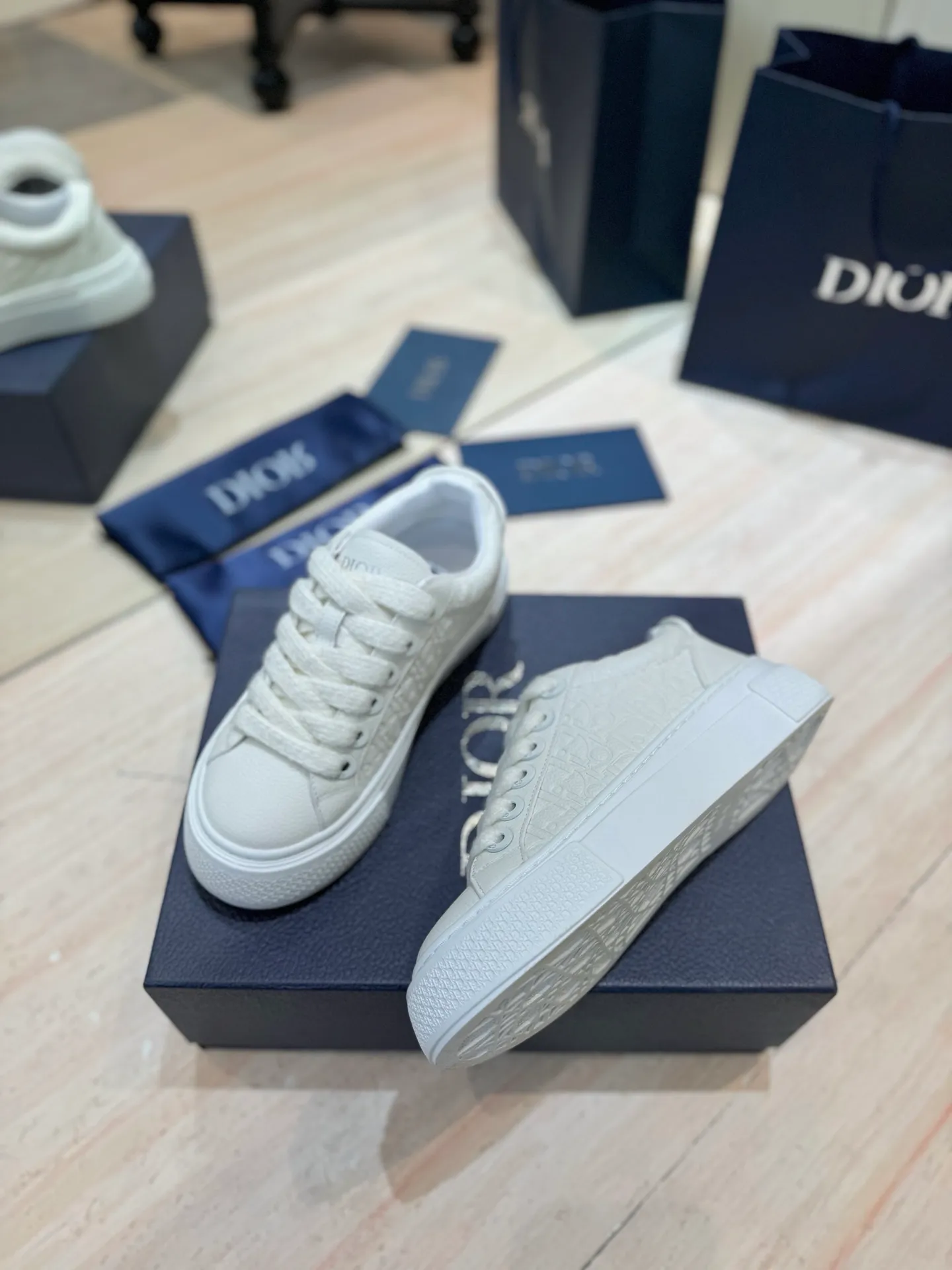 👟👟Ex-factory price 600👟👟 (Top version) Dior 2025 autumn and winter haute couture series new men's shoes CD jelly-colored flat casual shoes Dior and STONE ISLAND B33 round toe lace-up canvas skate shoes Stars' same style Oblique letter logo embroidered retro color-blocking sneakers The top high-end version on the market ✅ Upper: imported custom calfskin/suede leather ✅Inner: water-dyed cowhide lining ✅Outsole: original open-molded Tpu outsole ✅Packaging: full set of original box ✅Size: 35-45 (46 pieces customized, non-refundable)